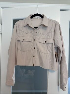 Eden & Olivia Cropped Utility Jean Jacket in Light Beige